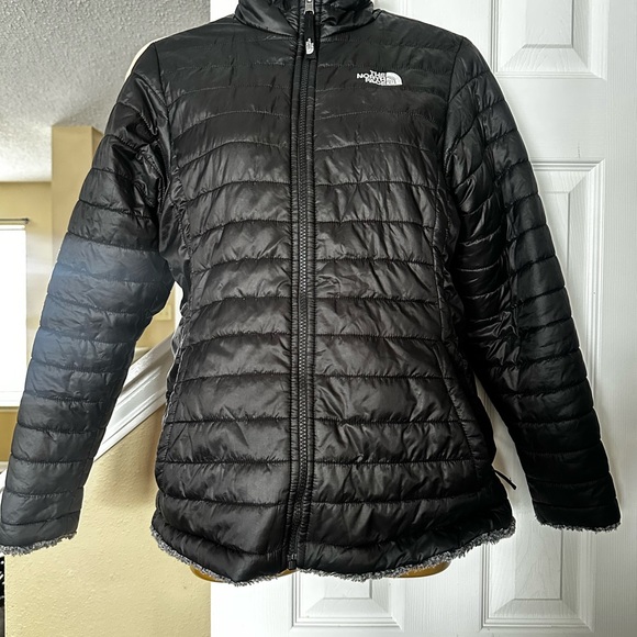 The North Face Women's Quilted Black Puffer Jacket/reversible